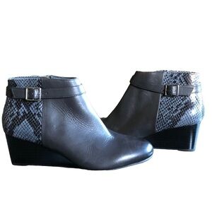 Vionic Shasta Gray Snake Print Wedge Ankle Bootie Size 6.5